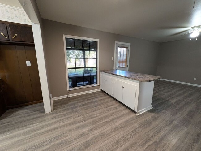 Building Photo - 6350 Arrowhead Dr