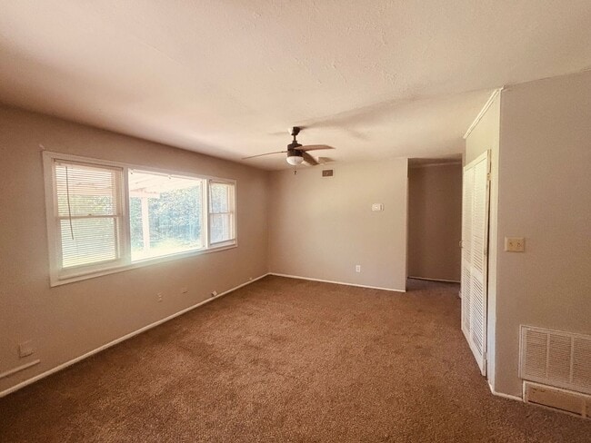 Building Photo - **Welcome home to this charming **3-bedroom, 1-bathroom ranch-style home** offering comfortable o...