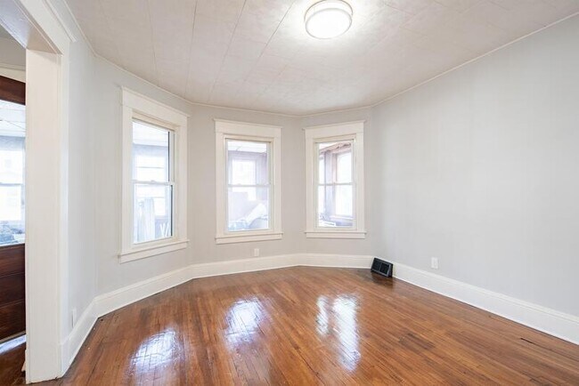 Building Photo - 207 7th Ave