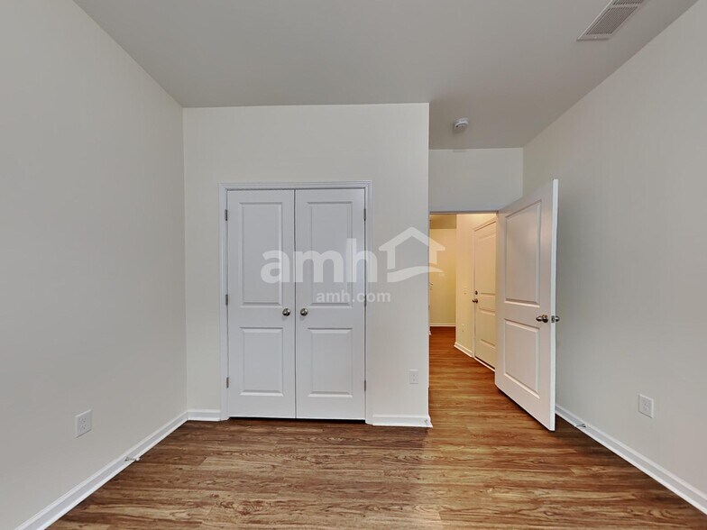 Building Photo - 118 Orion Way