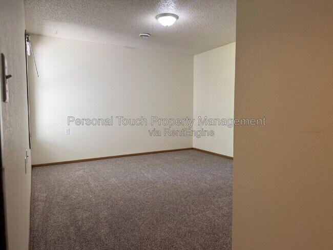 Building Photo - 415 22nd St E