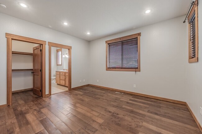 Building Photo - 100 Rebeccas Way