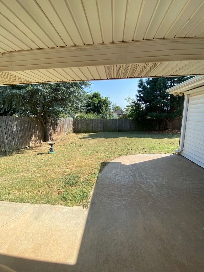 Building Photo - Beautiful 3 bedroom 2 bathroom home now available!!