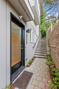 Building Photo - Sweet Ultra-Modern Air-Conditioned West Seattle Townhome w/ Parking
