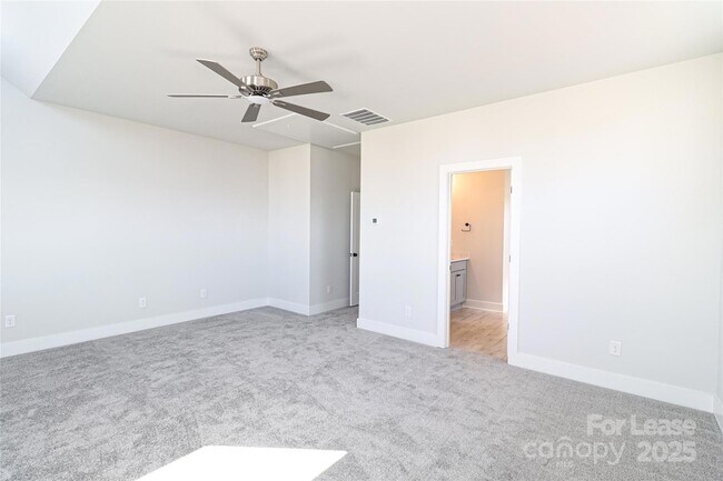 Building Photo - 2027 Isom St