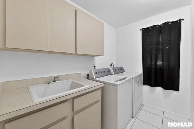 Building Photo - 253 Glenwood Ave