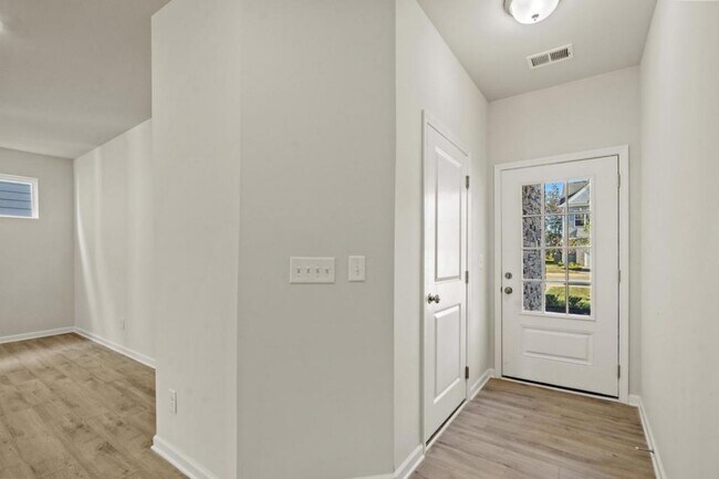 Building Photo - 222 Emmett Dr