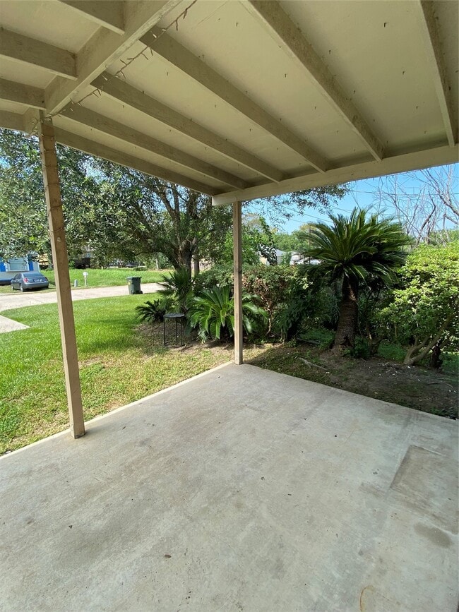 Building Photo - 3815 Putnam Dr