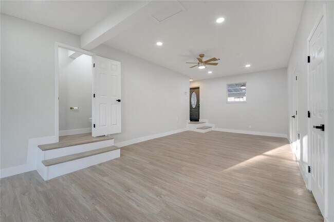 Building Photo - 7043 Carlene Dr