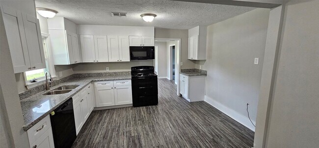 Building Photo - 215 San Jacinto St