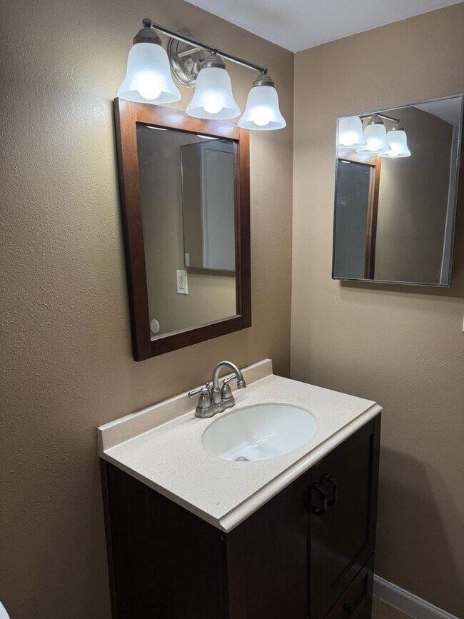 Building Photo - 1/1 Condo in Summit Village Casselberry