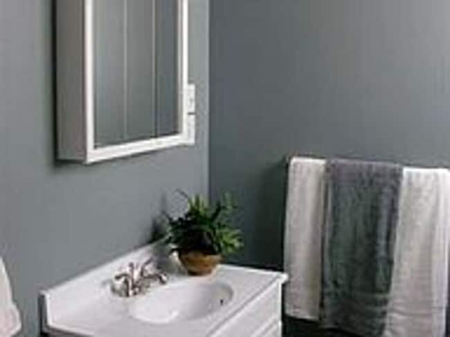 Building Photo - AVAILABLE JUNE - 3 Bed, 1 Bath Updated Home!