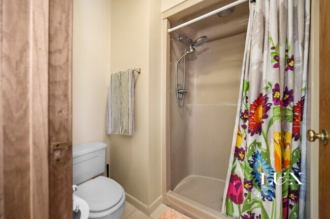 Building Photo - 2504 Sheffield Cir N