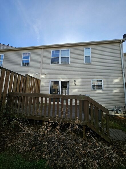 Building Photo - 425 Silver Leaf Dr