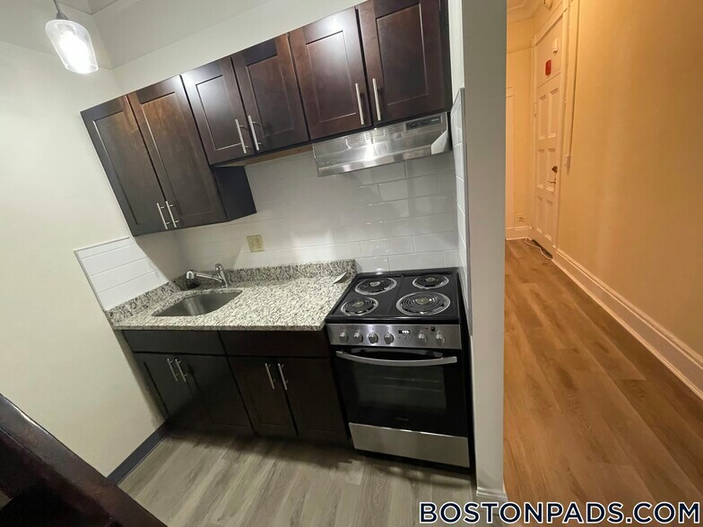 Building Photo - 62 Boylston St