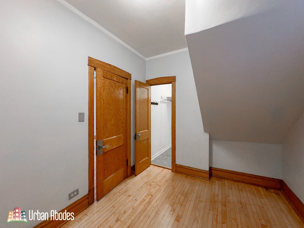 Building Photo - 4322 W Kamerling Ave