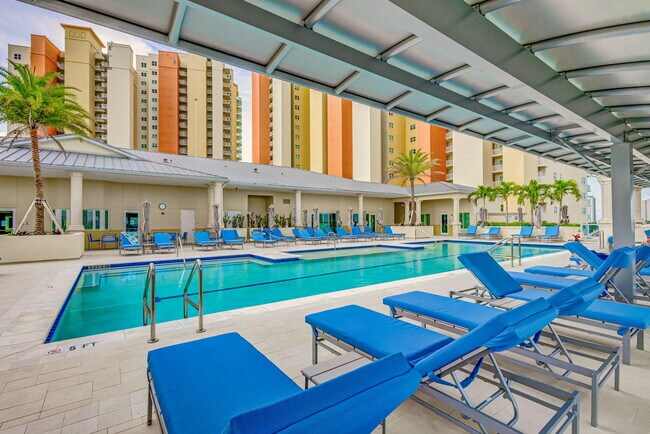 Building Photo - 2650 Lake Shore Dr