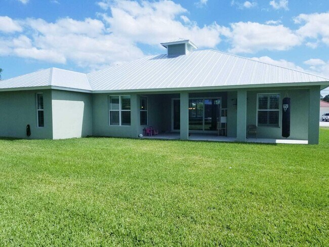 Building Photo - 5323 NW S Lanett Cir