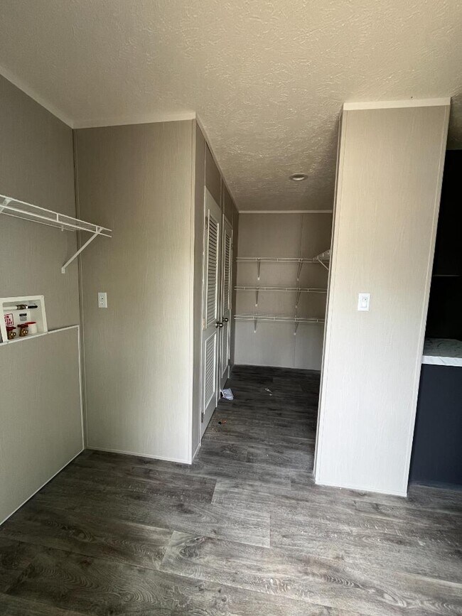 Building Photo - 307 Marcus crt