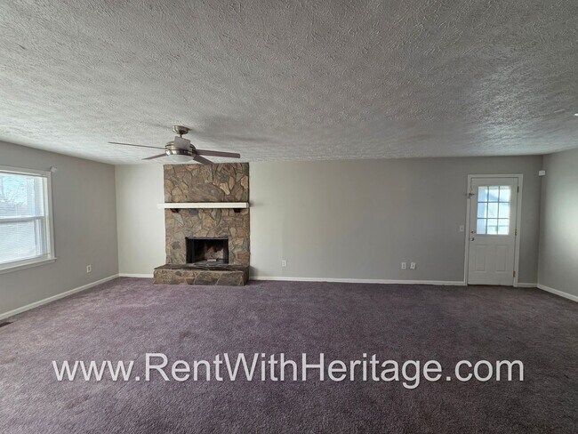 Building Photo - Georgous 3 Bedroom, 2 Bath home with lots of upgrades