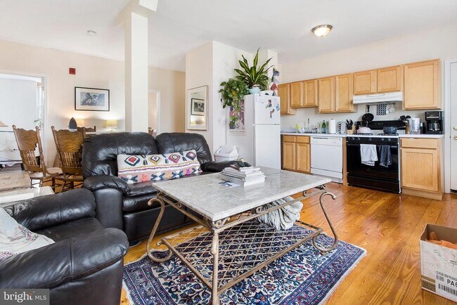 Building Photo - 321 N Front St