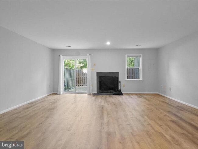 Building Photo - 40 Carriage House Cir