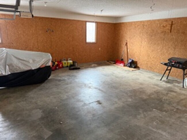 Building Photo - Beautiful county setting