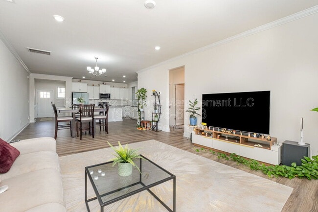 Building Photo - 7901 Iron Rd