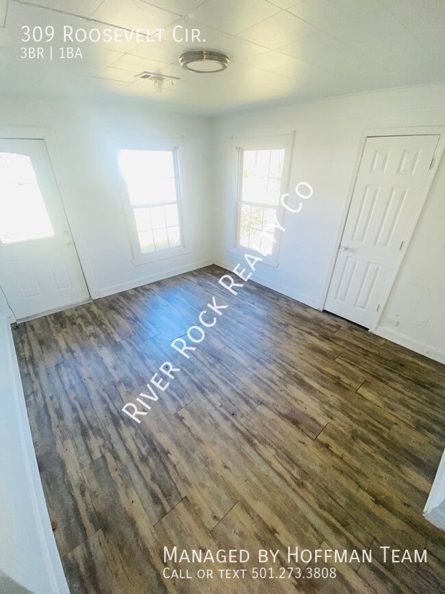 Building Photo - 309 Roosevelt Cir