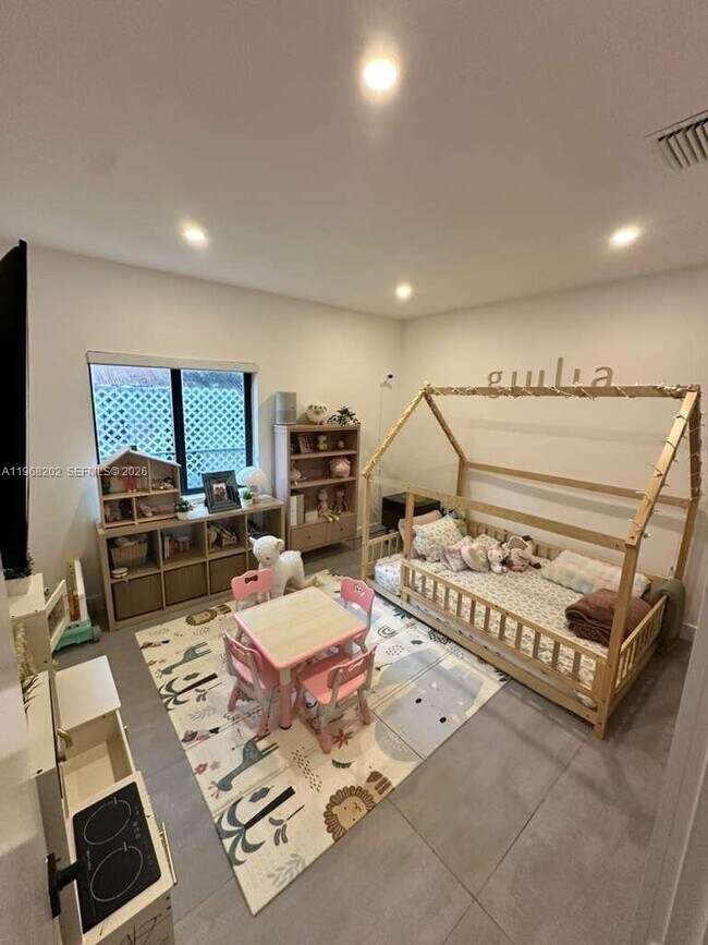 Building Photo - 1854 SW 17th St