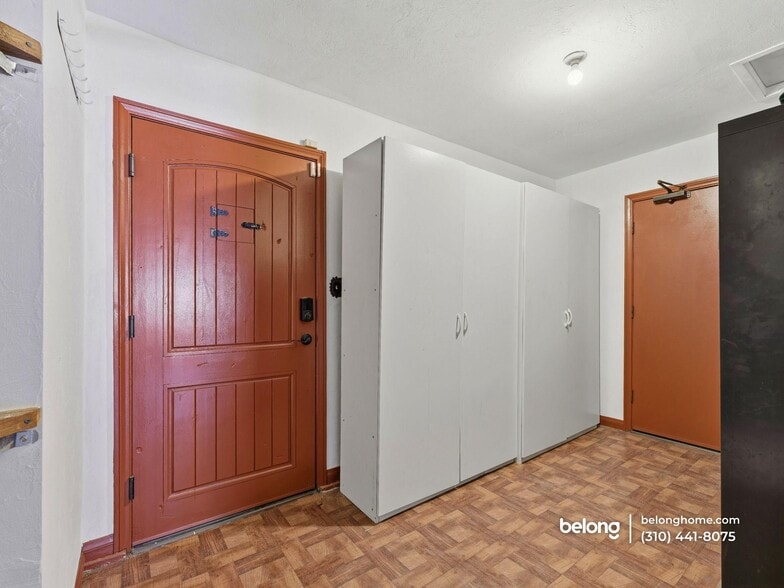 Building Photo - 35640 Dormer Rd