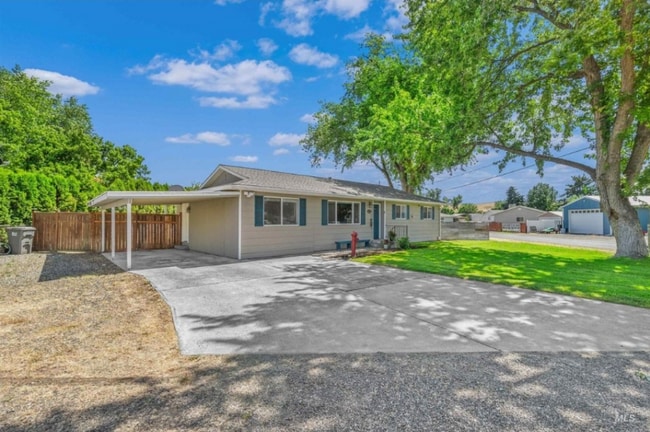 Building Photo - 2047 10th Ave