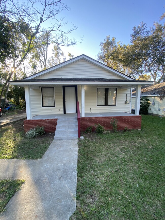 Building Photo - 1946 Pasco St