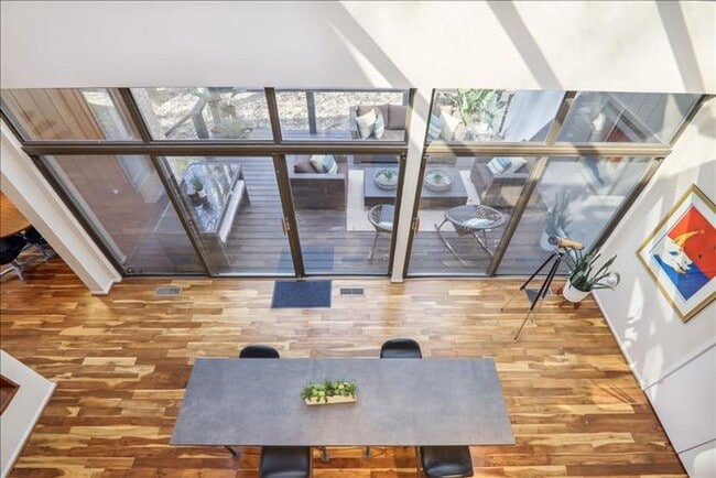 Building Photo - Uniquely located, and beautifully appointe...