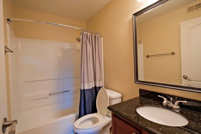 Building Photo - Fabulous 2 bedroom condo for rent in San R...