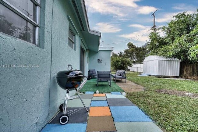 Building Photo - 6443 Perry St