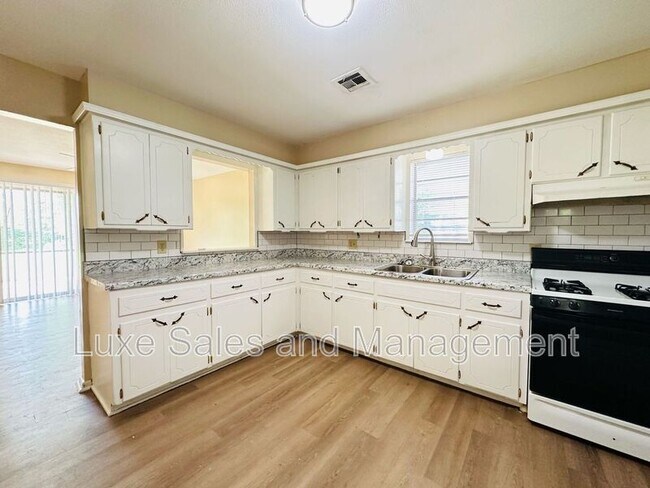 Building Photo - 4313 Epperly Dr