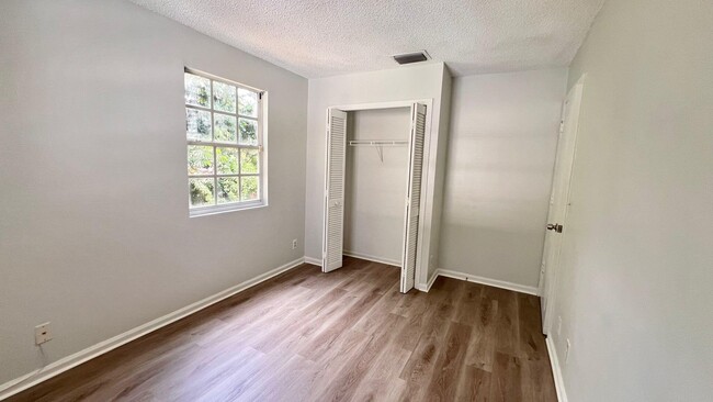 Building Photo - 13984 Morning Glory Dr