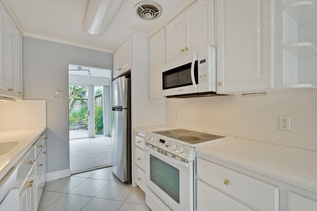 Building Photo - Welcome Home!!! Great Santa Clara Pomeroy ...