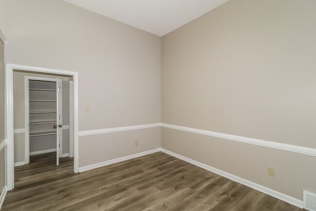 Building Photo - 8607 Sunnyvale St N