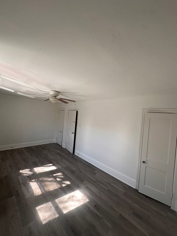 Building Photo - 841 1/2 Lancaster Avenue, Second Floor