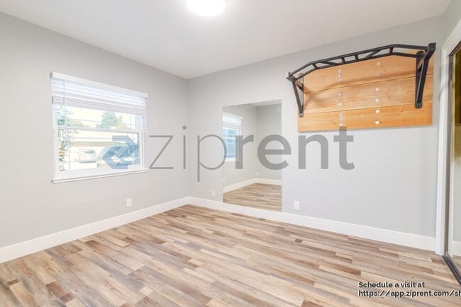Building Photo - 5912 Laguna Villa Way
