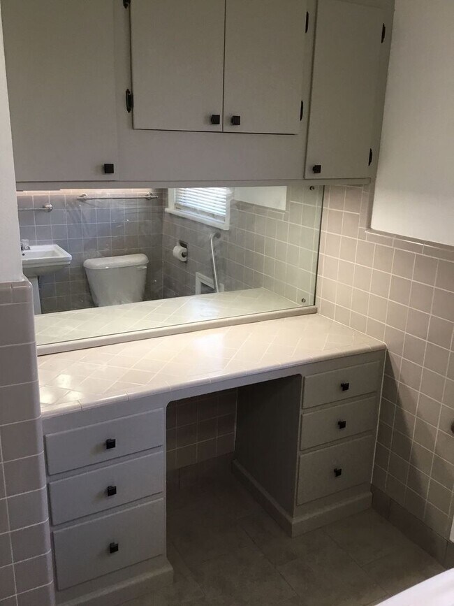 Building Photo - GORGEOUS 4/3 BROADMOOR HOME-UPDATED-MUST SEE