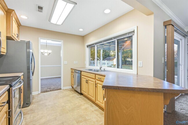 Building Photo - 2008 Burlingame Dr SE