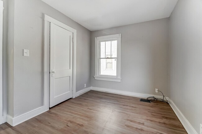 Building Photo - Three Bedroom Home for Lease in Dayton!