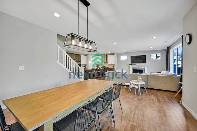 Building Photo - Discover Spacious Comfort: Stunning 5-Bedroom Home with 3.5 Baths in Snoqualmie!