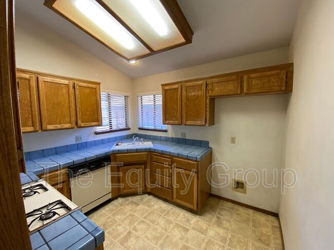 Building Photo - 1348 E Ferguson Ct