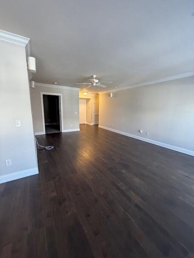 Building Photo - Experience the Heart of It All - at Mayfaire Townview!