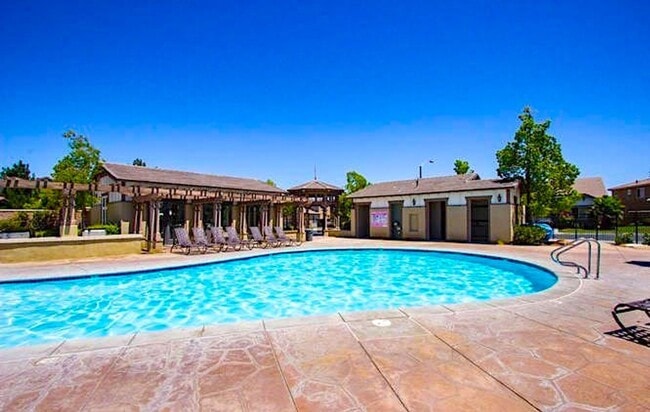 Building Photo - 4BD 3.5BA Waterfront Home on Cul-De-Sac in...