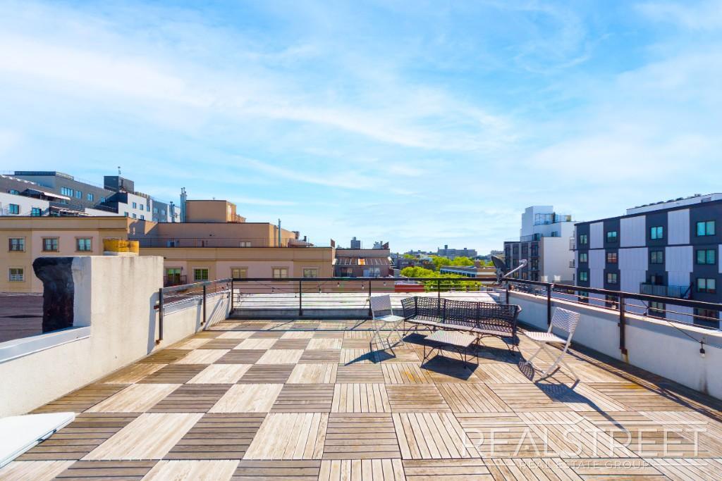 Building Photo - LOFT-LIKE 1 BED w PRIVATE ROOF DECK + LAUNDRY IN-UNIT
